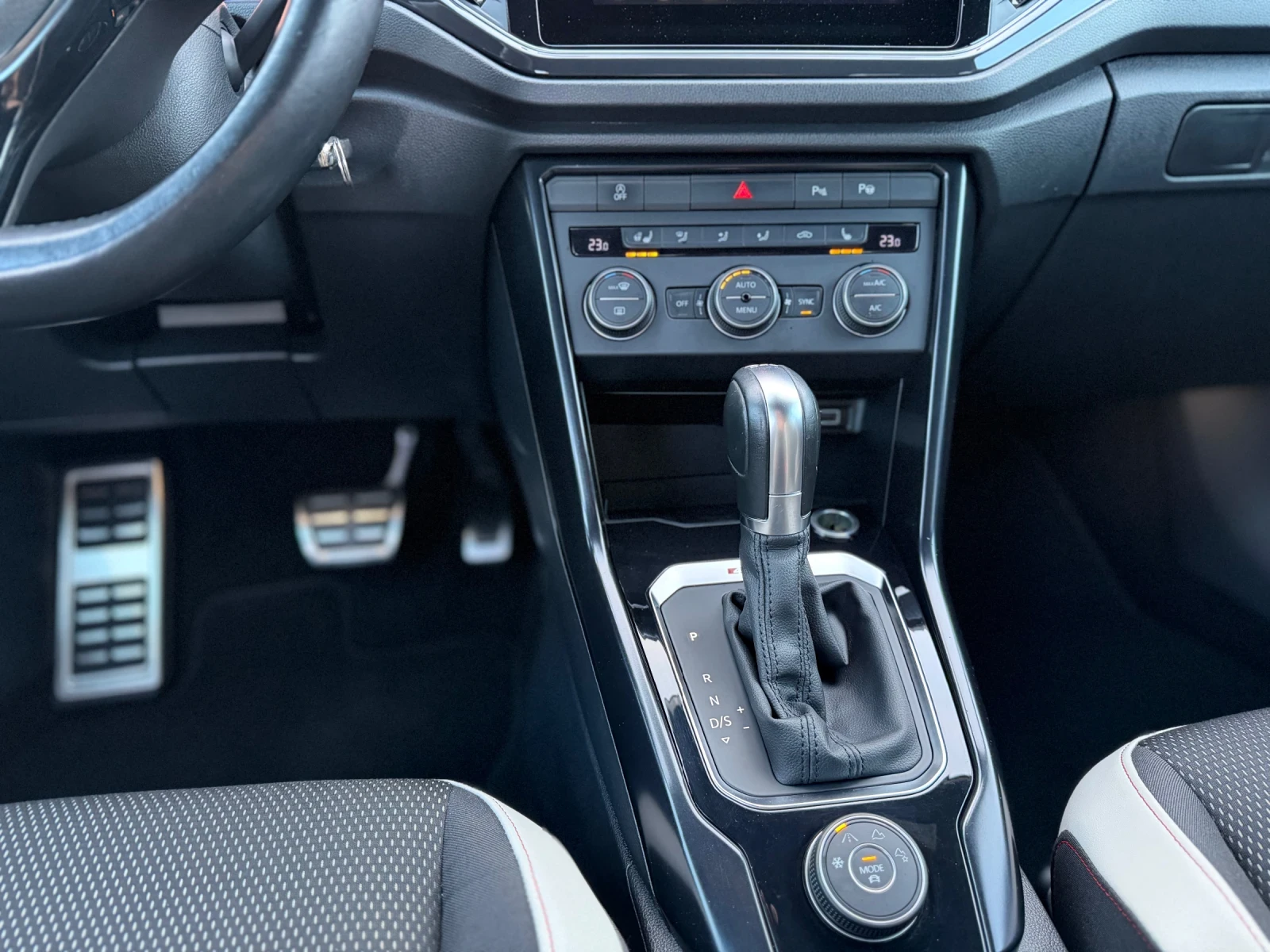 VW T-Roc 2.0TDI 150 к.с. 4-motion + Швейцария+ , снимка 15 - Автомобили и джипове - 54044845