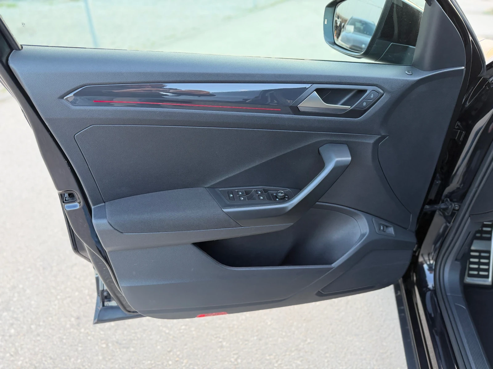 VW T-Roc 2.0TDI 150 к.с. 4-motion + Швейцария+ , снимка 8 - Автомобили и джипове - 54044845