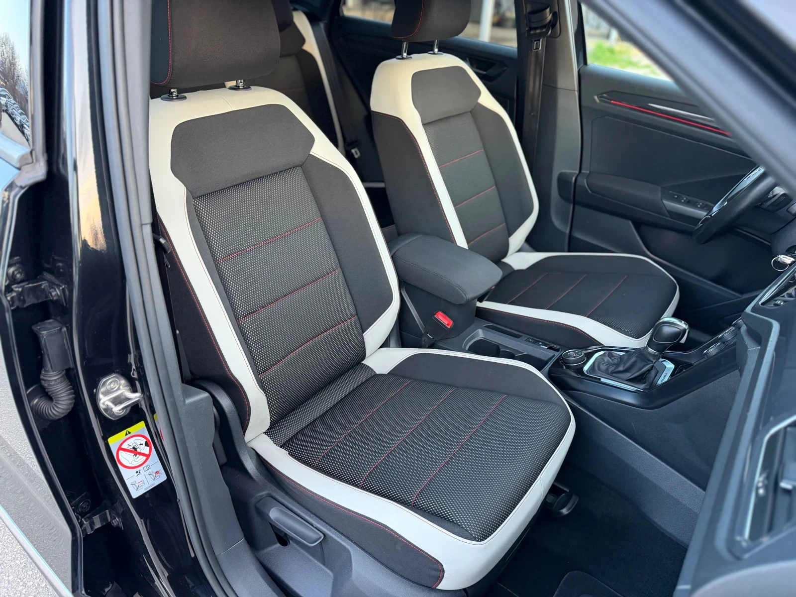 VW T-Roc 2.0TDI 150 к.с. 4-motion + Швейцария+ , снимка 11 - Автомобили и джипове - 54044845