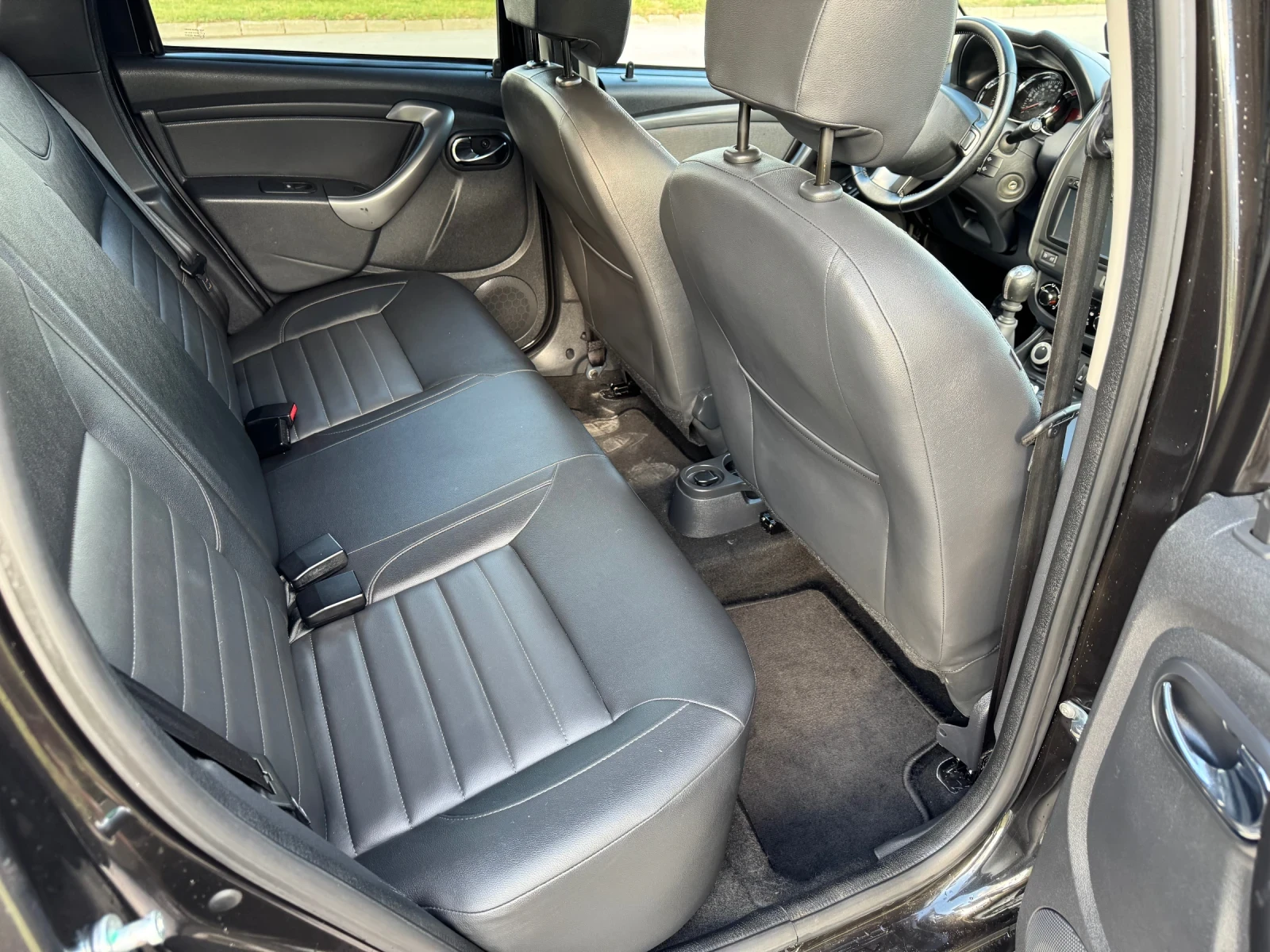 Dacia Duster 1.2 Turbo 4x4 Top, снимка 11 - Автомобили и джипове - 54783478