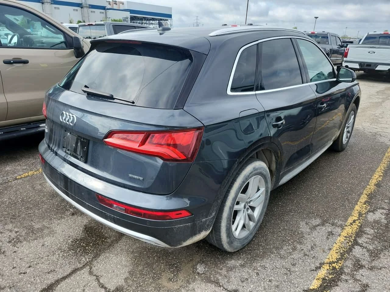 Audi Q5  CARFAX | AVTOKREDIT | LED | KOJA , снимка 3 - Автомобили и джипове - 55052482