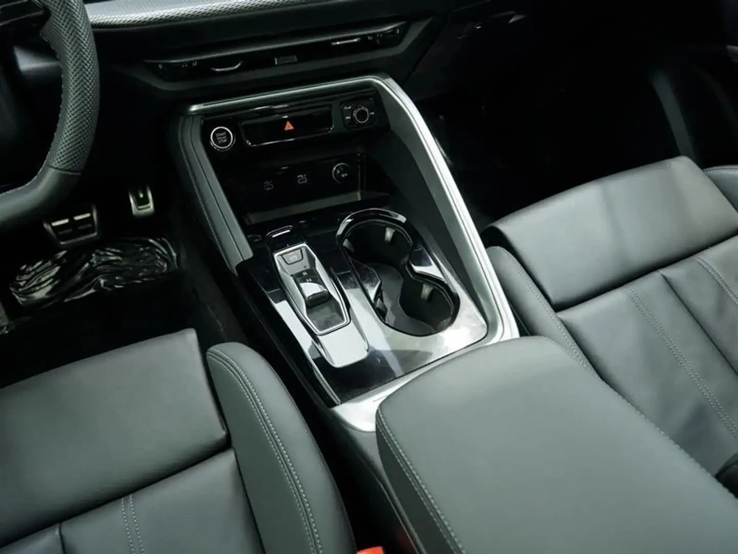 Audi Q5 PROGRESSIV S LINE ЦЕНА ДО БЪЛГАРИЯ АВТОКРЕДИТ, снимка 14 - Автомобили и джипове - 55887093