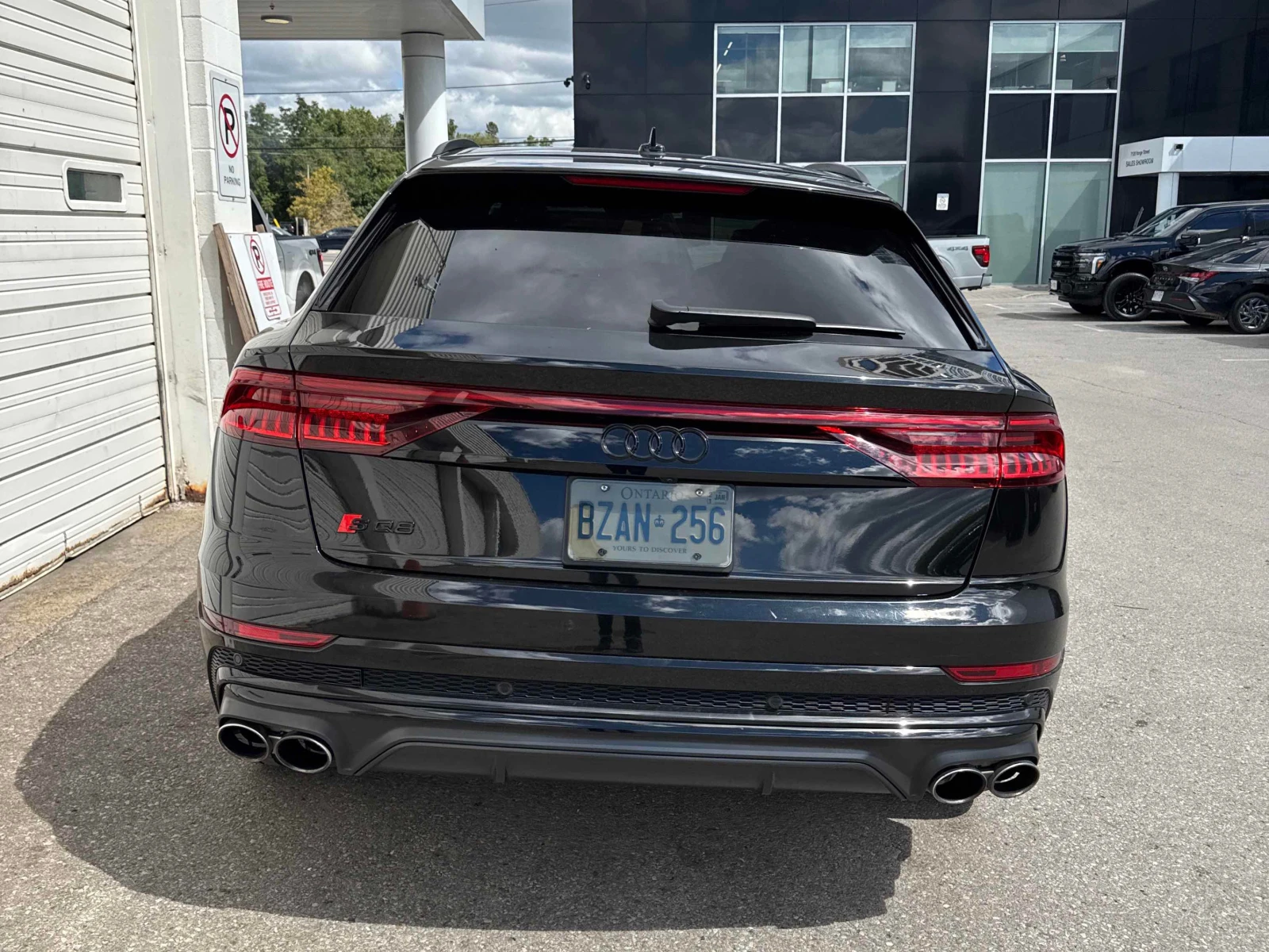 Audi SQ8 * 4.0 TFSI quattro * CARFAX * ОПЦИЯ ЗА ФИНАНСИРАНЕ, снимка 4 - Автомобили и джипове - 55979958