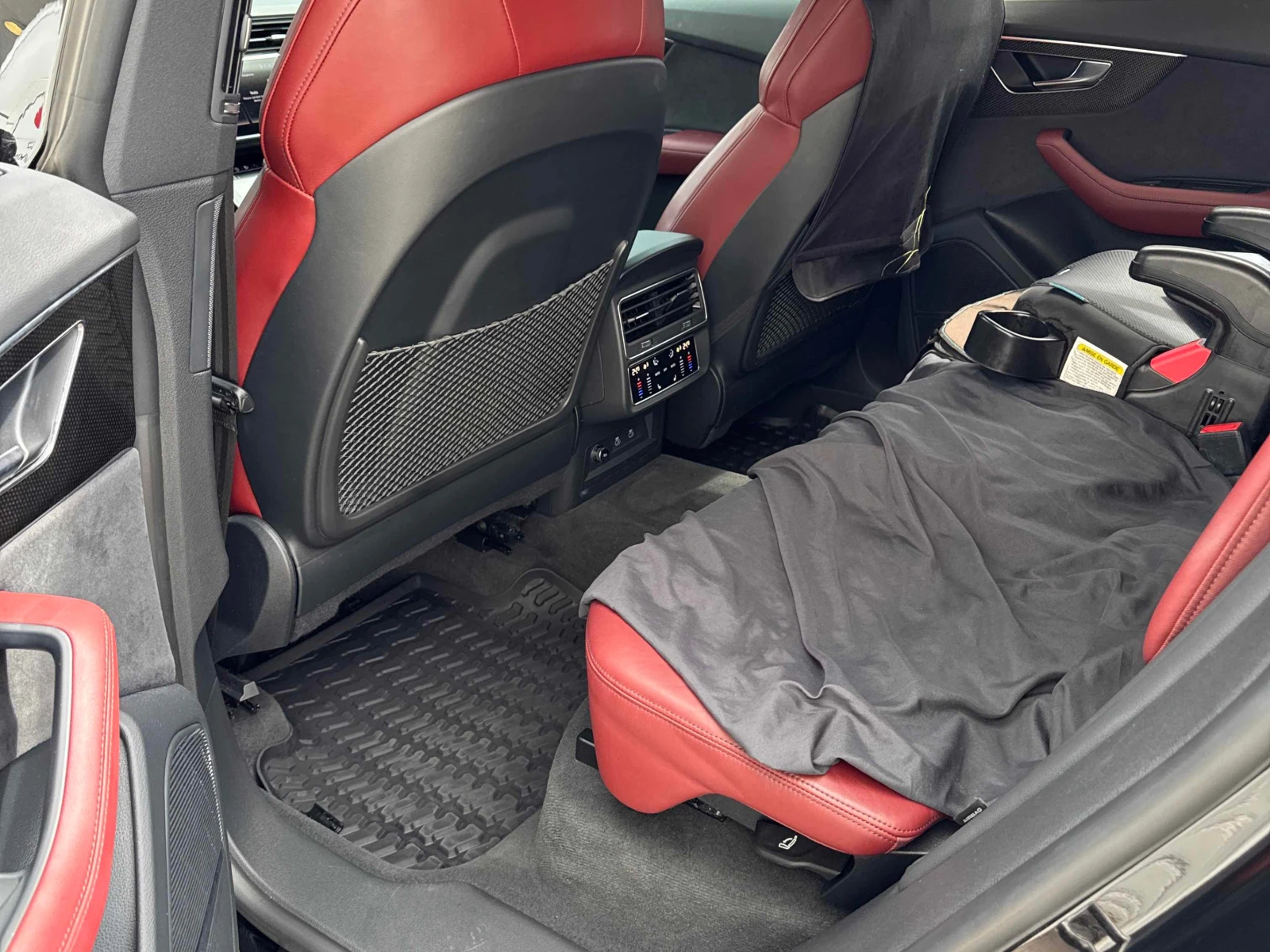 Audi SQ8 * 4.0 TFSI quattro * CARFAX * ОПЦИЯ ЗА ФИНАНСИРАНЕ, снимка 11 - Автомобили и джипове - 55979958