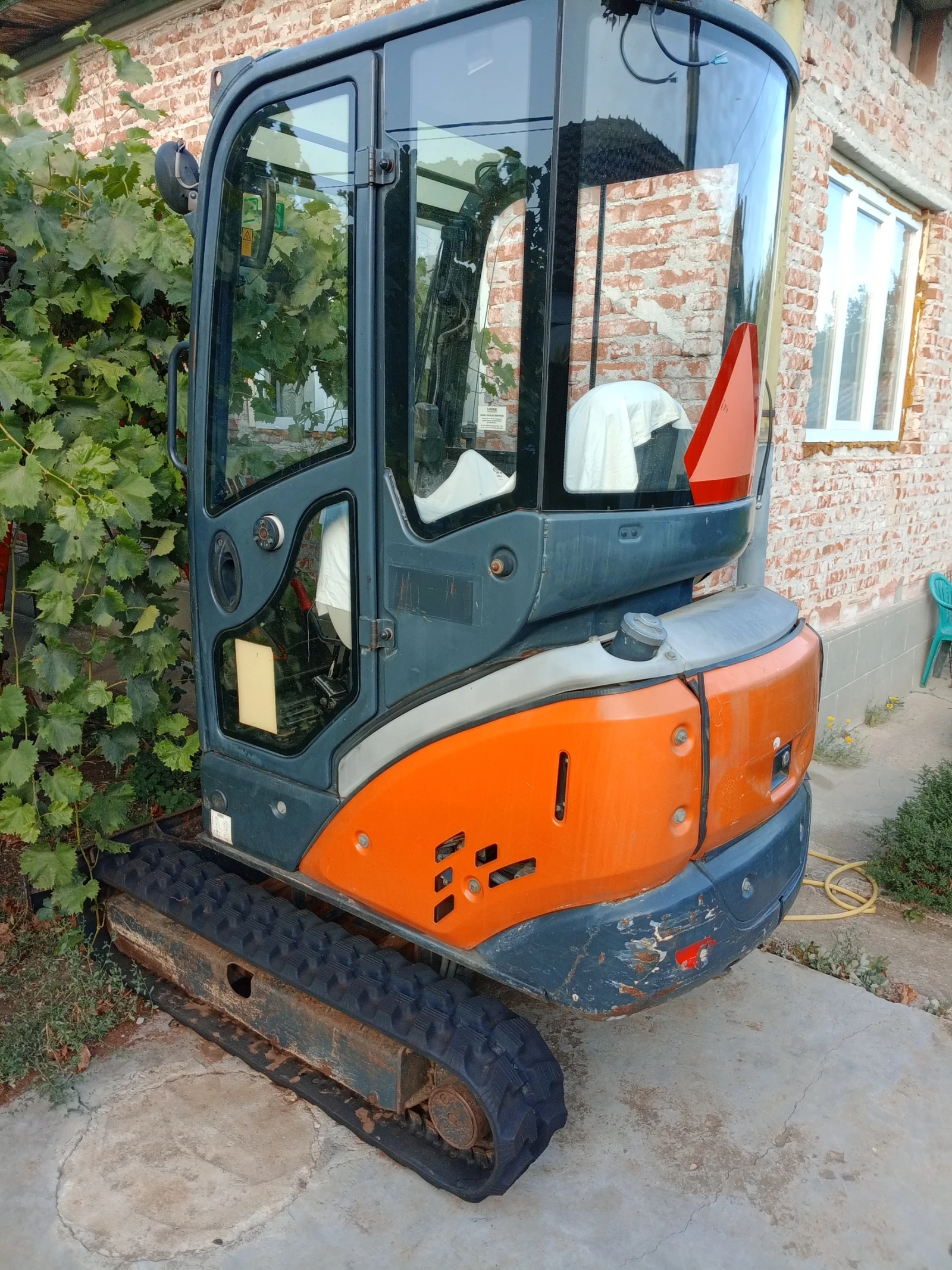 Багер Hitachi Zx18 -3 zaksis