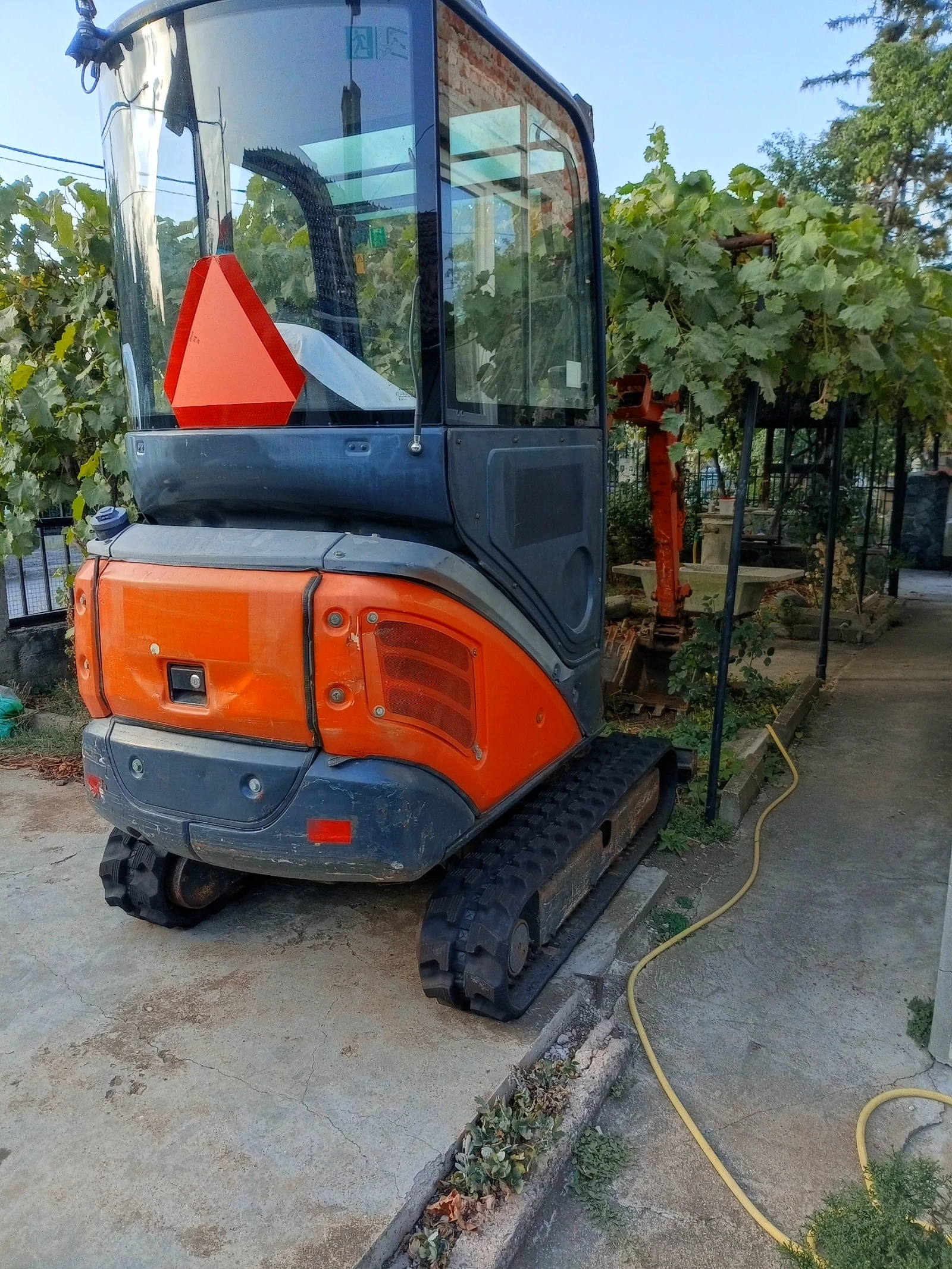 Багер Hitachi Zx18 -3 zaksis, снимка 3 - Индустриална техника - 55848394