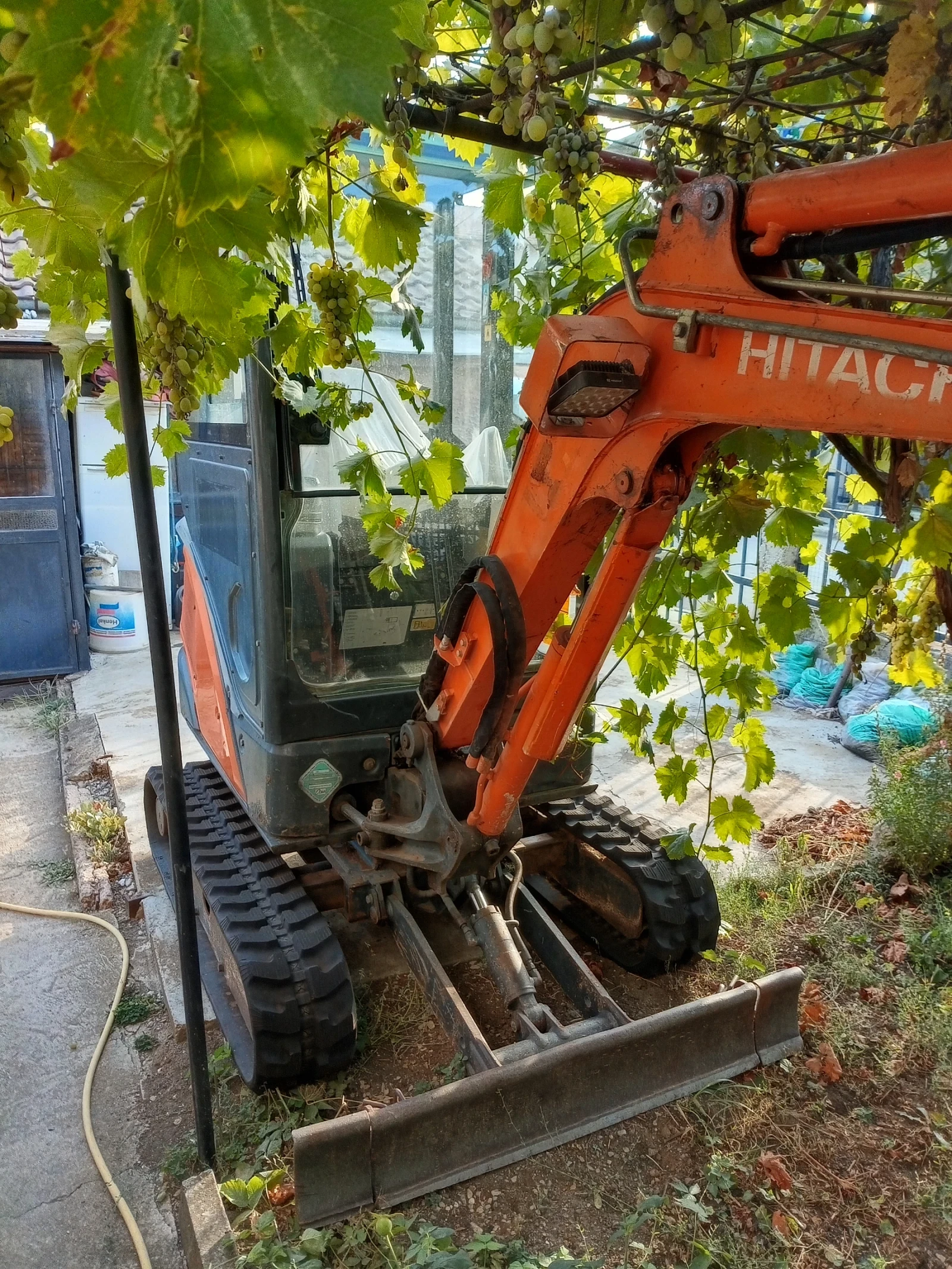 Багер Hitachi Zx18 -3 zaksis, снимка 4 - Индустриална техника - 55848394
