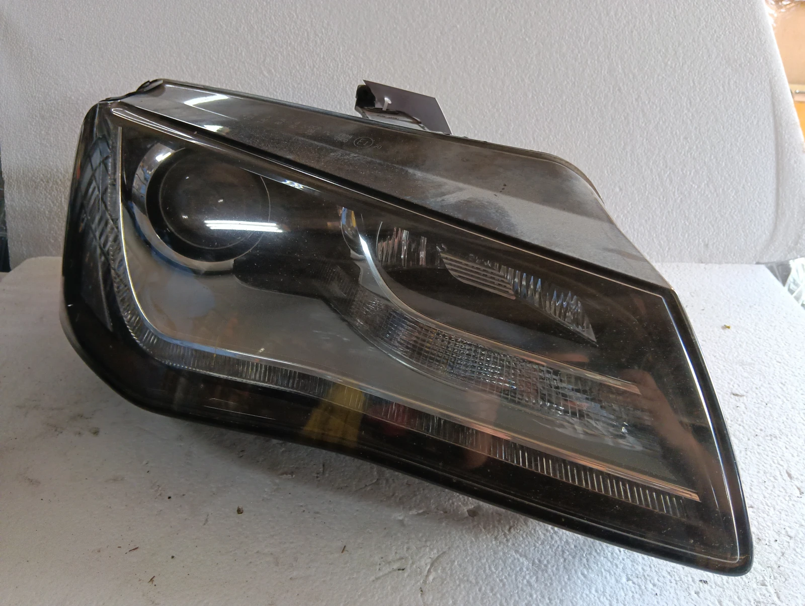 фар десен 4H0941004AC КСЕНОН НЕЗАВИВАЩ БЕЗ МОДУЛИ Audi A8