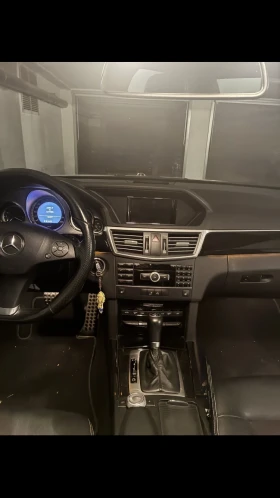 Mercedes-Benz E 220, снимка 8