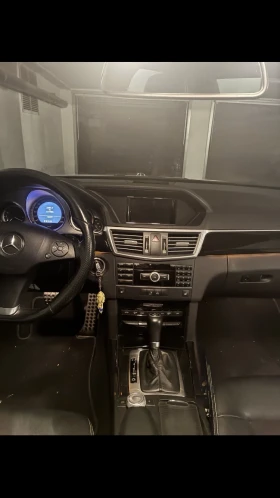 Mercedes-Benz E 220, снимка 11