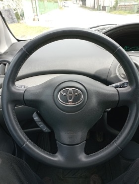 Toyota Yaris 1000, снимка 16 - Автомобили и джипове - 45483559