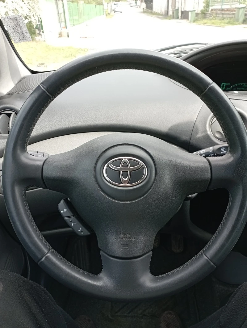 Toyota Yaris 1000, снимка 16 - Автомобили и джипове - 47824465