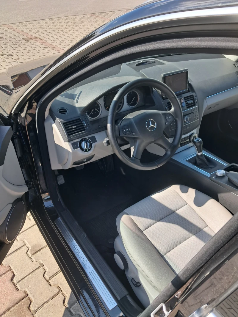 Mercedes-Benz C 220, снимка 11 - Автомобили и джипове - 47907330