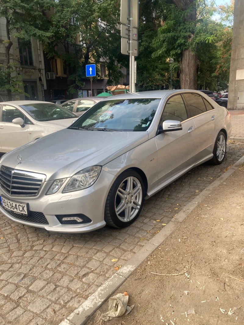 Mercedes-Benz E 220, снимка 3 - Автомобили и джипове - 52569941