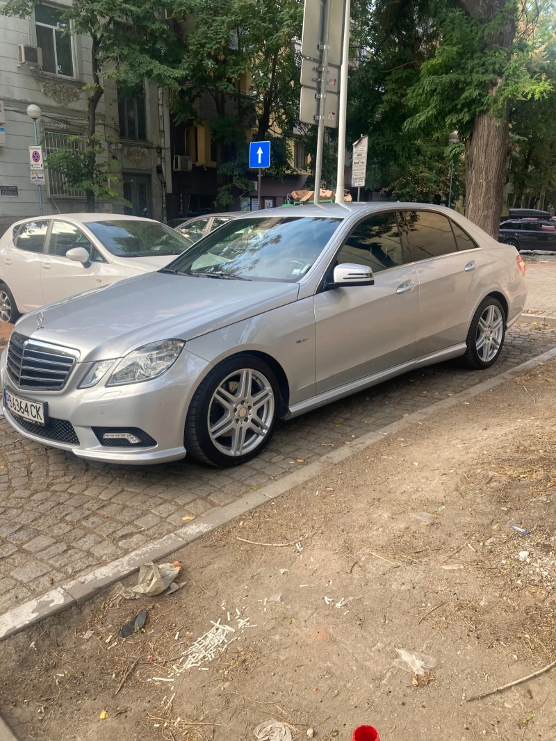 Mercedes-Benz E 220, снимка 6 - Автомобили и джипове - 52569941