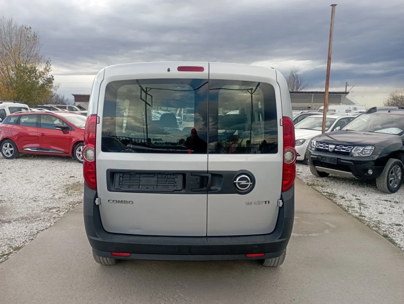 Opel Combo 5 врати, Италия , снимка 5 - Автомобили и джипове - 52226964