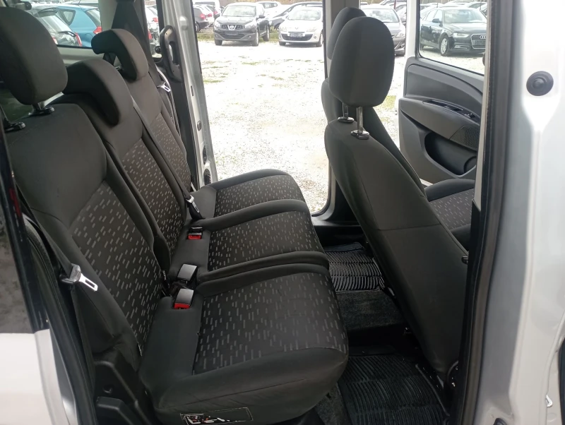 Opel Combo 5 врати, Италия , снимка 8 - Автомобили и джипове - 52226964