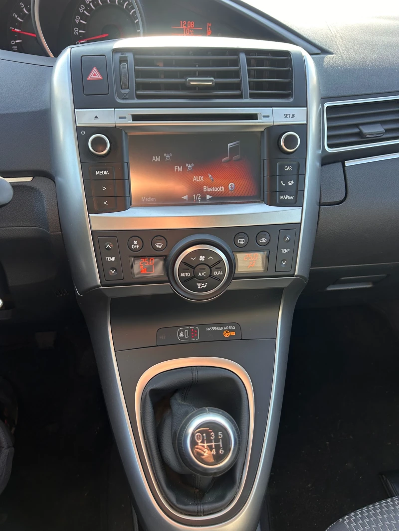 Toyota Verso 1.6D-4D NAVI 6+ 1 EURO 5, снимка 15 - Автомобили и джипове - 52850795