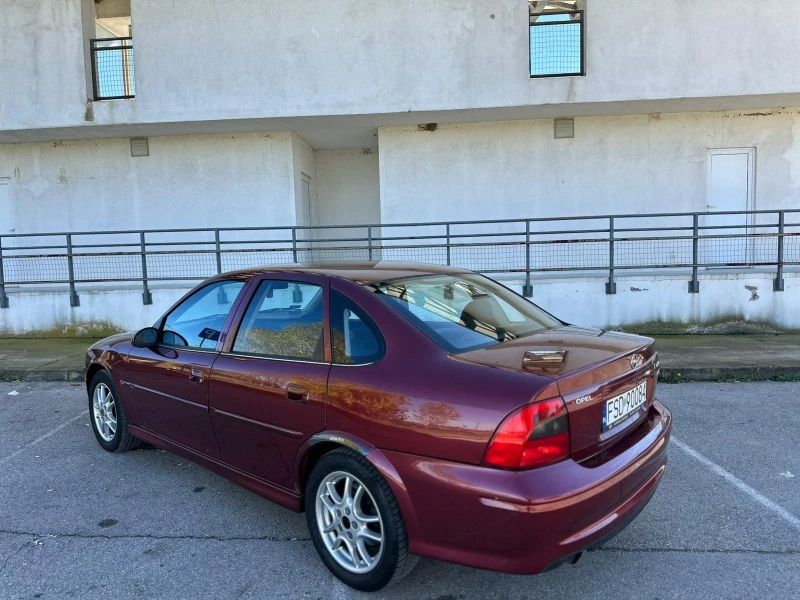 Opel Vectra 1.8i 125KC, снимка 3 - Автомобили и джипове - 53290813