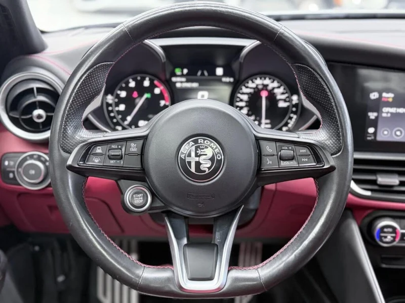Alfa Romeo Giulia Ti Sport* CARFAX* АвтоКредит* (ЦЕНА ДО БГ), снимка 8 - Автомобили и джипове - 53244181