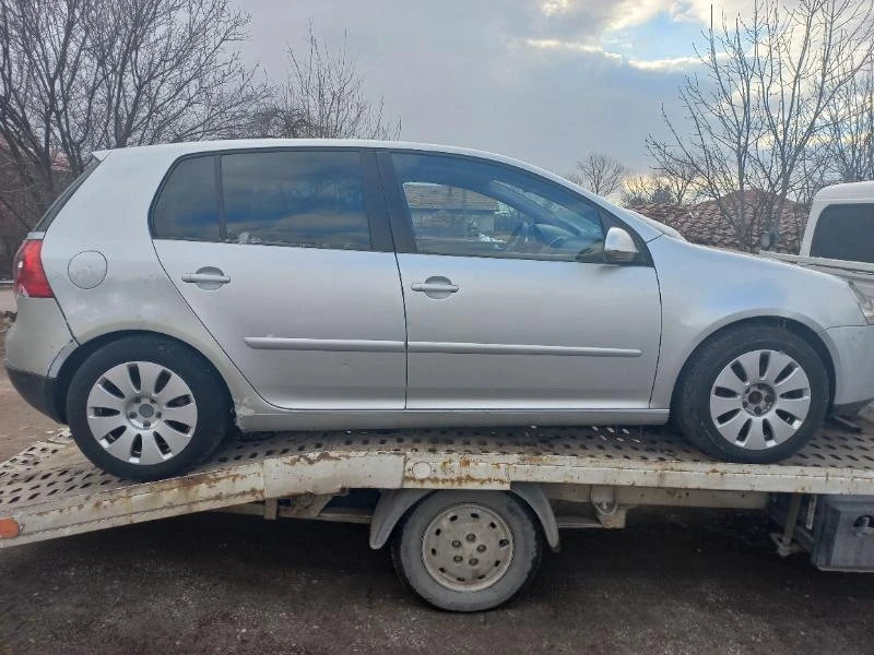 VW Golf 2.0 TDI, снимка 3 - Автомобили и джипове - 47236421