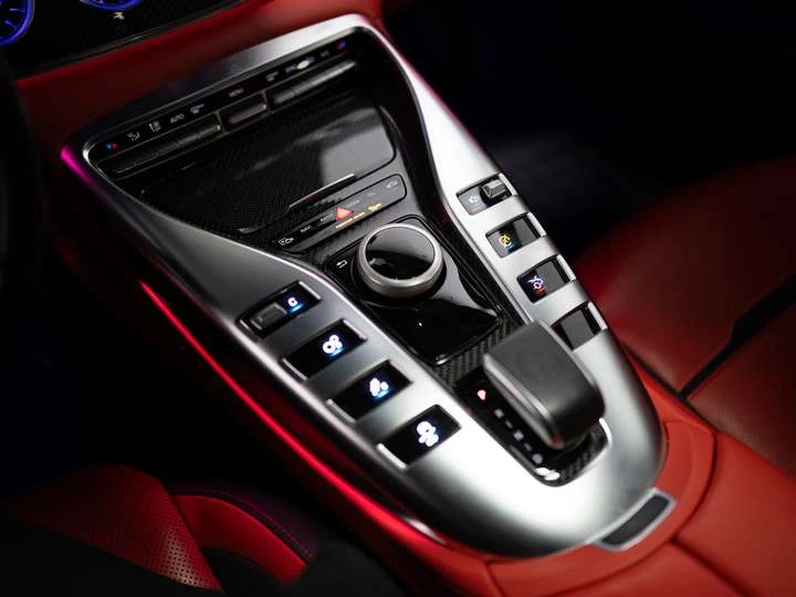 Mercedes-Benz AMG GT 53 | PREMIUM PKG | CARBON FIBRE | 20 IN, снимка 14 - Автомобили и джипове - 53519757