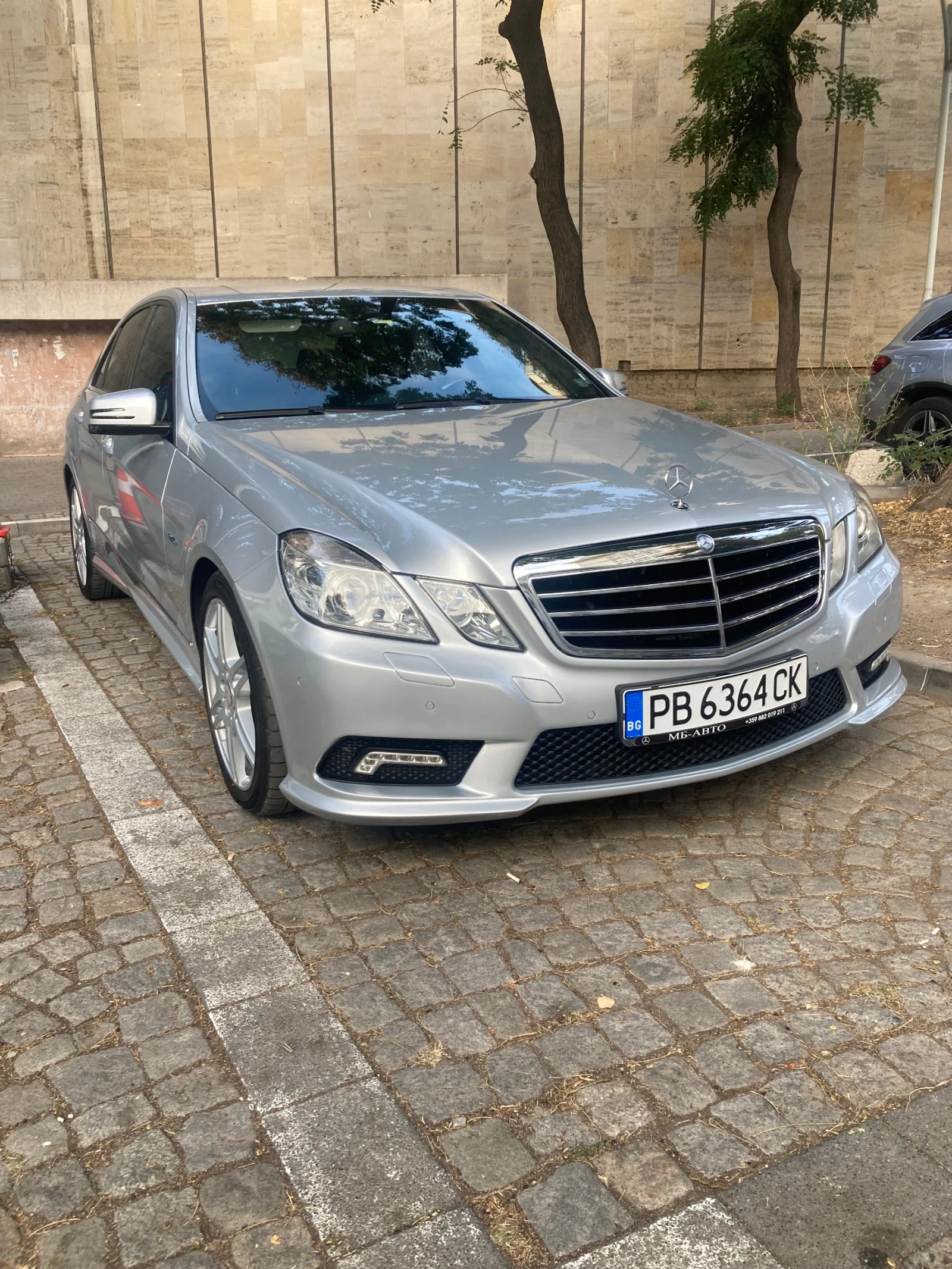 Mercedes-Benz E 220, снимка 1