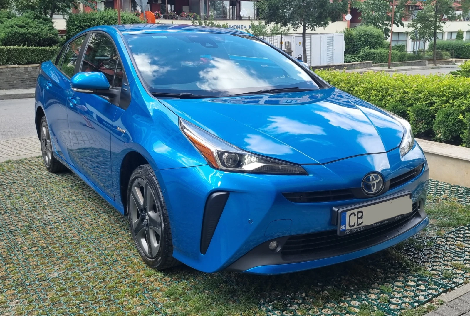 Toyota Prius 1.8 hybrid - изображение 2