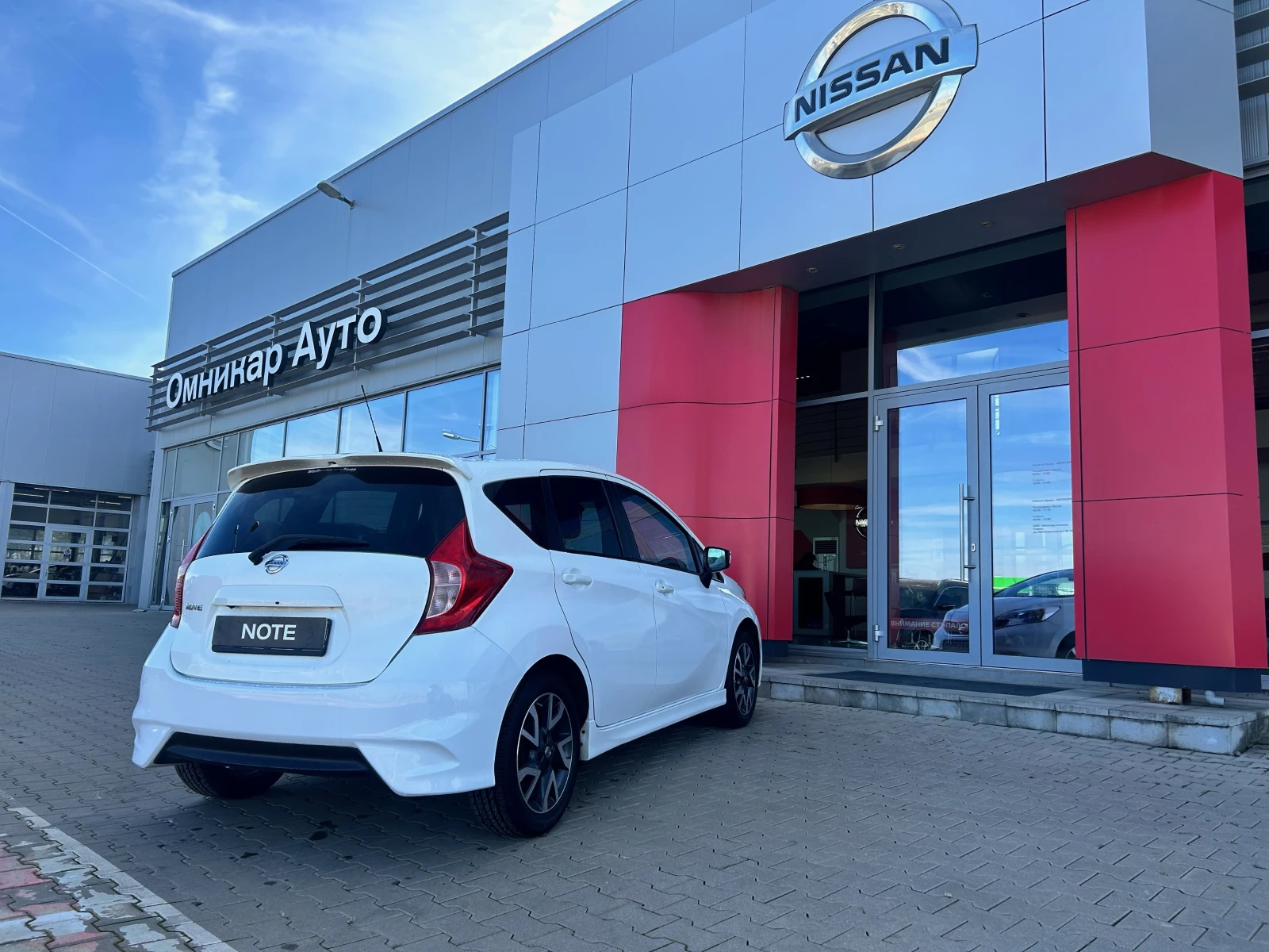 Nissan Note 1.2i Tekna A/T - изображение 3