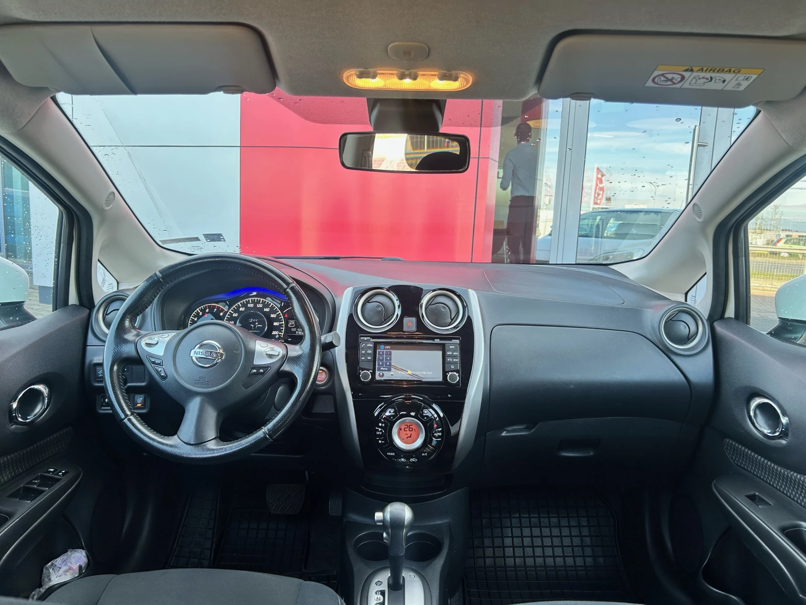 Nissan Note 1.2i Tekna A/T - изображение 5