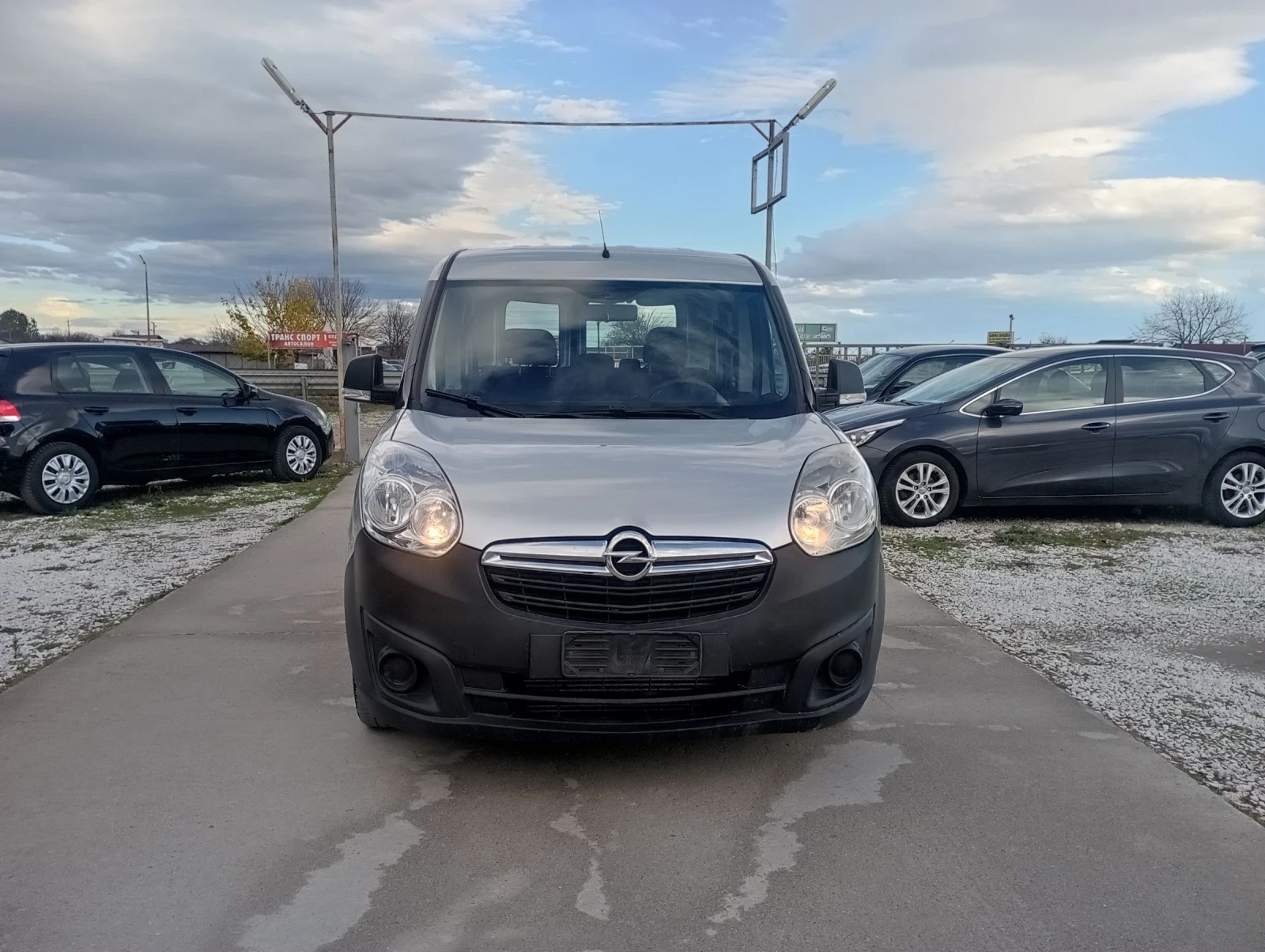 Opel Combo 5 врати, Италия  - изображение 2