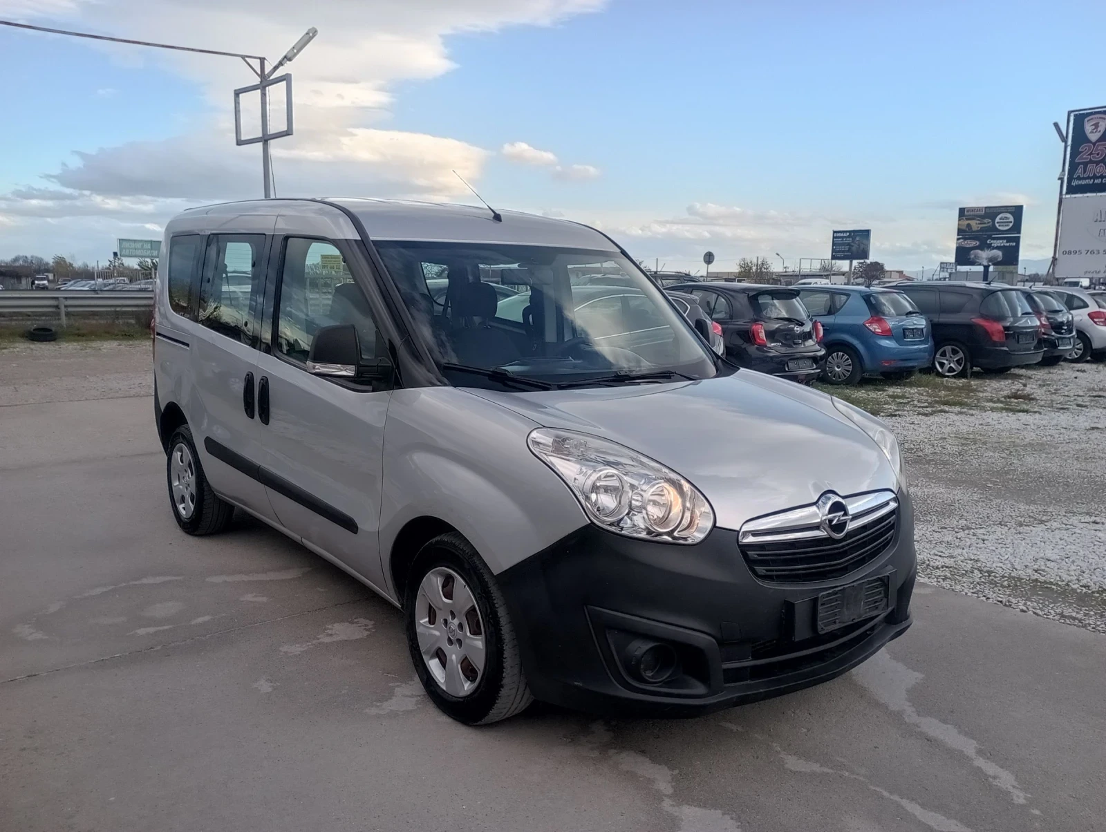 Opel Combo 5 врати, Италия  - изображение 3