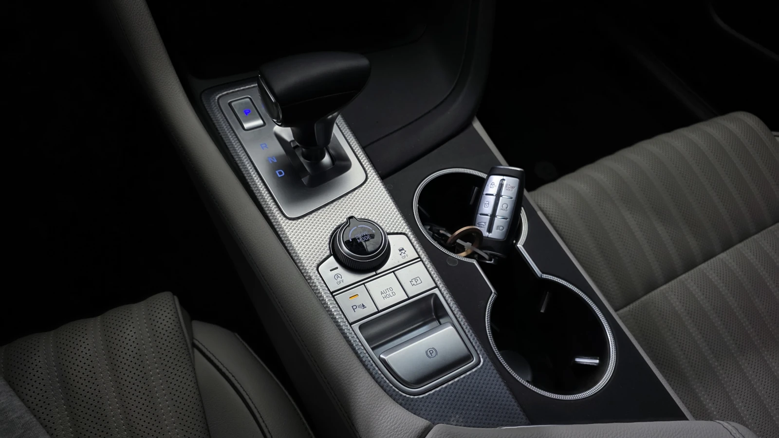 Genesis G70 2.0* BLIND SPOT* HUD* ПОДГРЕВ ВОЛАН* КРАЙНА ЦЕНА, снимка 9 - Автомобили и джипове - 55594216
