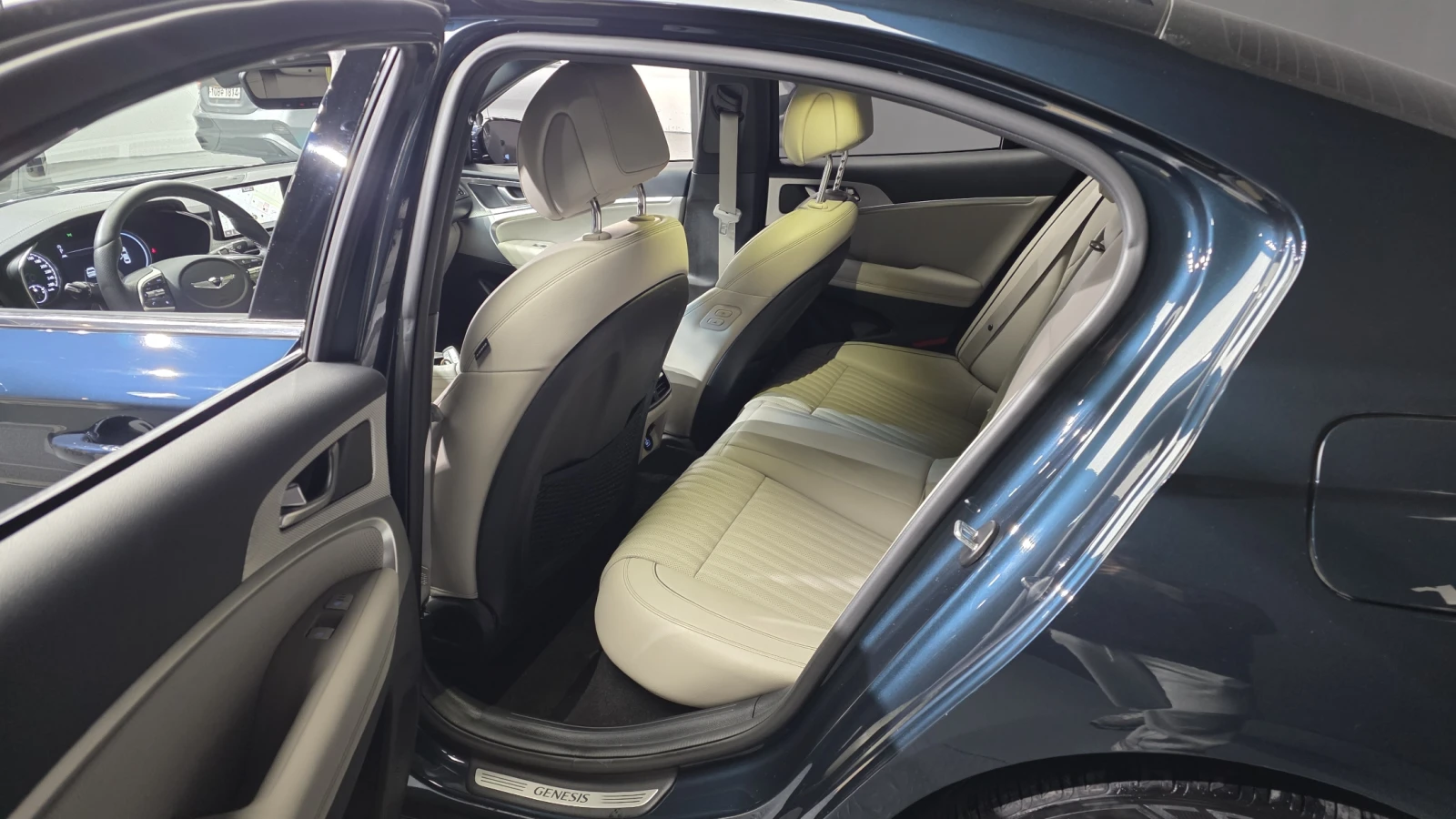 Genesis G70 2.0* BLIND SPOT* HUD* ПОДГРЕВ ВОЛАН* КРАЙНА ЦЕНА, снимка 11 - Автомобили и джипове - 55594216