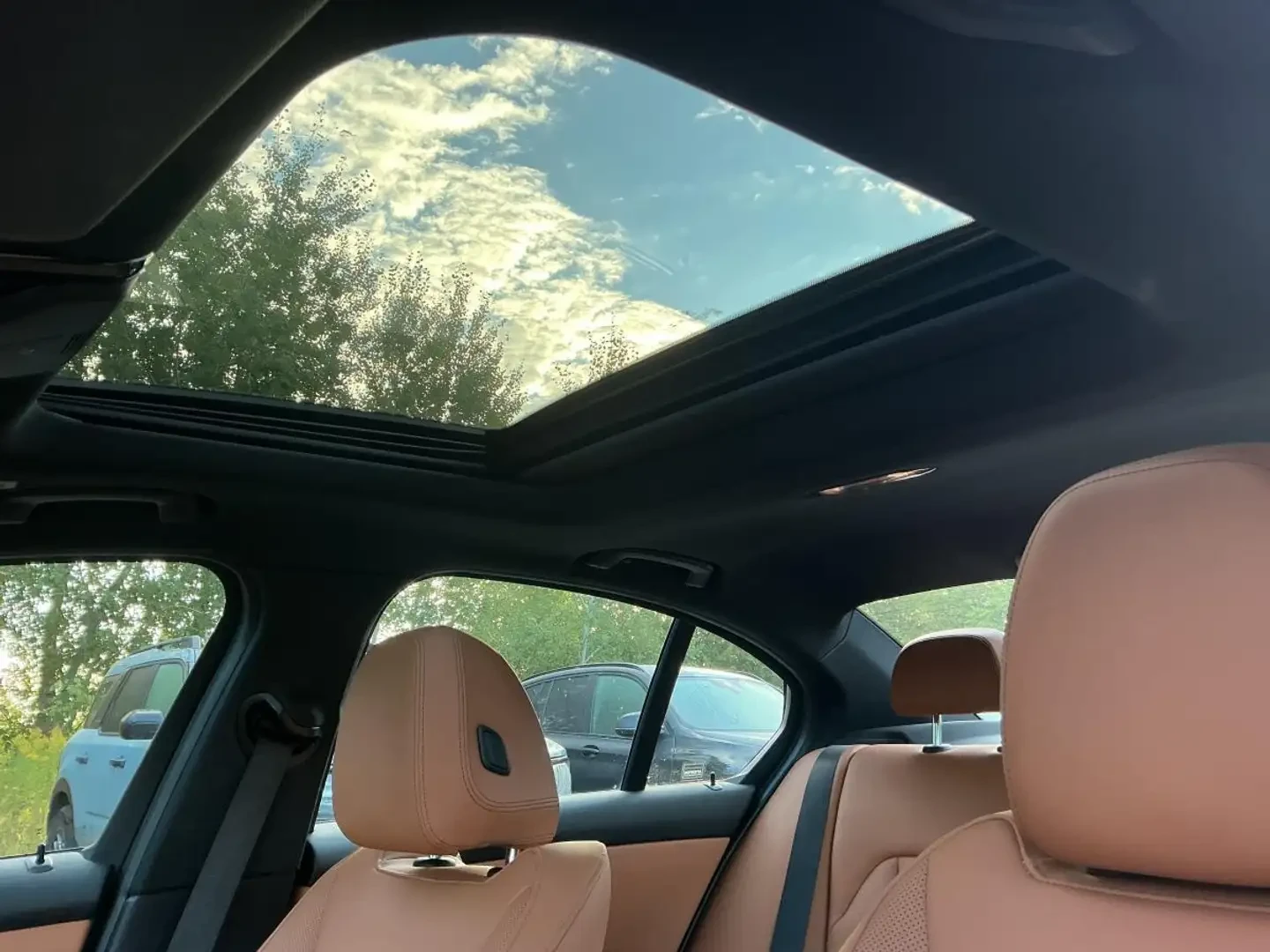 BMW 330 FACELIFT* М* ПОДГРЕВ* КАМЕРА* ШИБЕДАХ, снимка 11 - Автомобили и джипове - 55976751