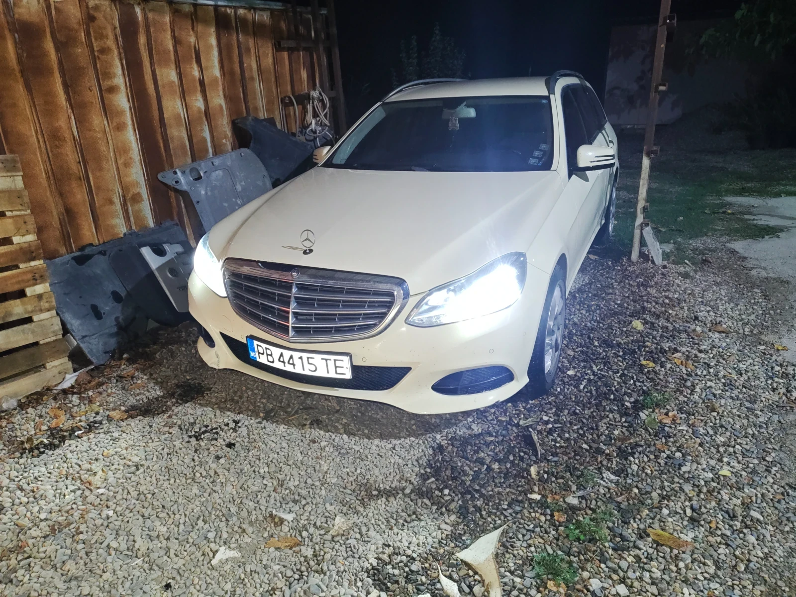 Mercedes-Benz E 200, снимка 3 - Автомобили и джипове - 56420334