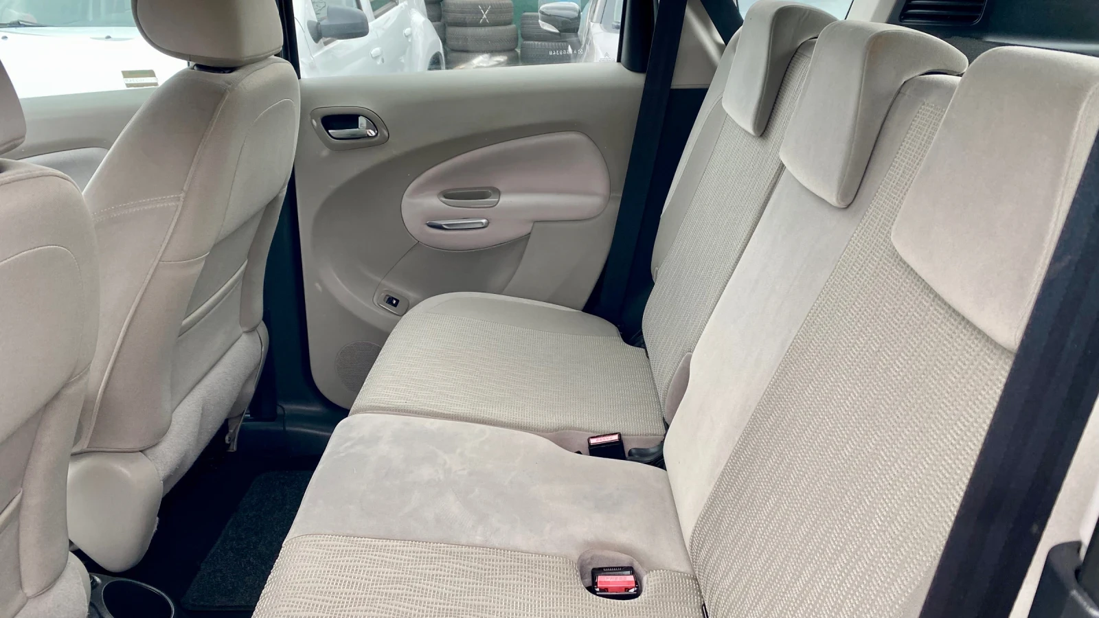 Citroen C3 Picasso, снимка 7 - Автомобили и джипове - 56747713