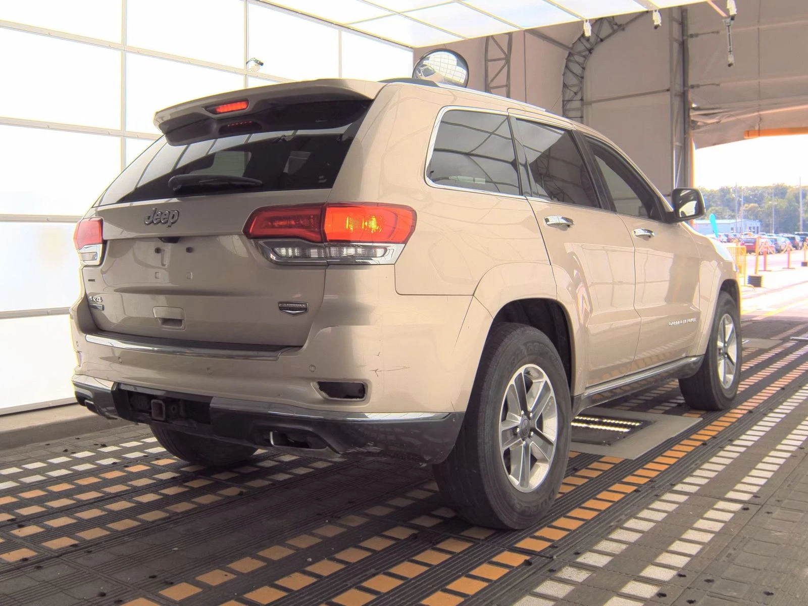 Jeep Grand cherokee SUMMIT* 3.0* V6* ДИЗЕЛ* ДИСТРОНИК* ОБДУХВАНЕ* КАМЕ - изображение 2