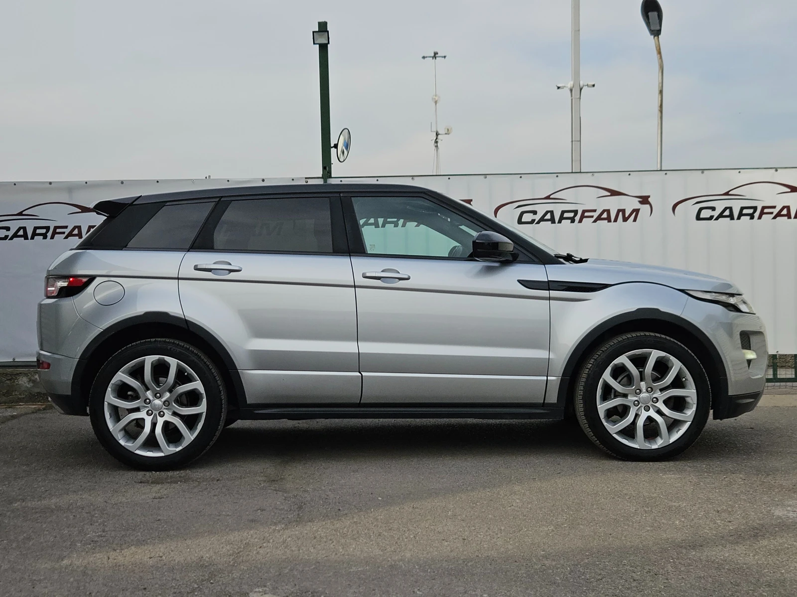 Land Rover Range Rover Evoque 2.2TD4/DYNAMIC/4Х4/ACC/LED/NAVI/БЛУТУТ/EURO 5B/ТОП, снимка 2 - Автомобили и джипове - 53710018