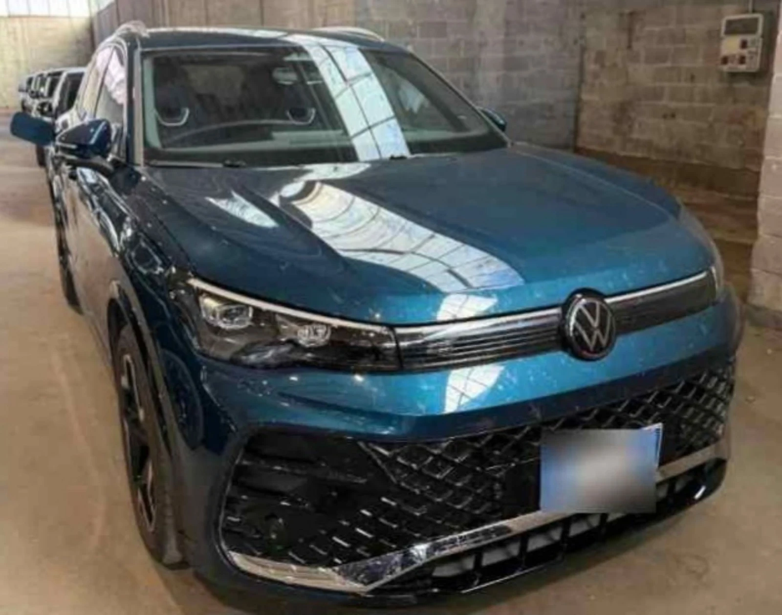 VW Tiguan 2.0 TDI DSG R-LINE.110KW.KAMERA.LED.NAVI, снимка 2 - Автомобили и джипове - 53877798
