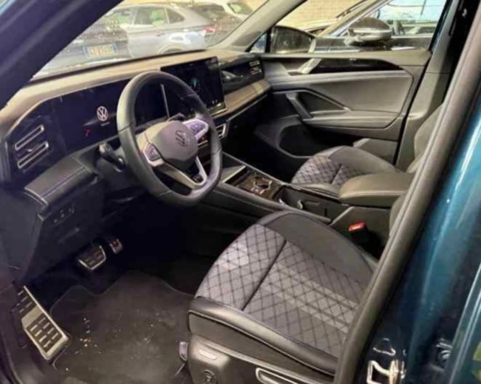 VW Tiguan 2.0 TDI DSG R-LINE.110KW.KAMERA.LED.NAVI, снимка 8 - Автомобили и джипове - 53877798