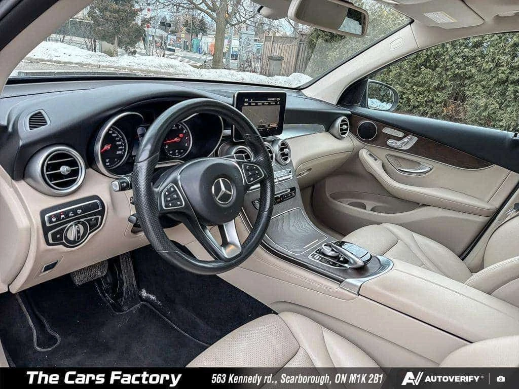 Mercedes-Benz GLC 300 ПОДГРЕВИ * ПАНО * KEYLESS * CARFAX, снимка 11 - Автомобили и джипове - 54430958