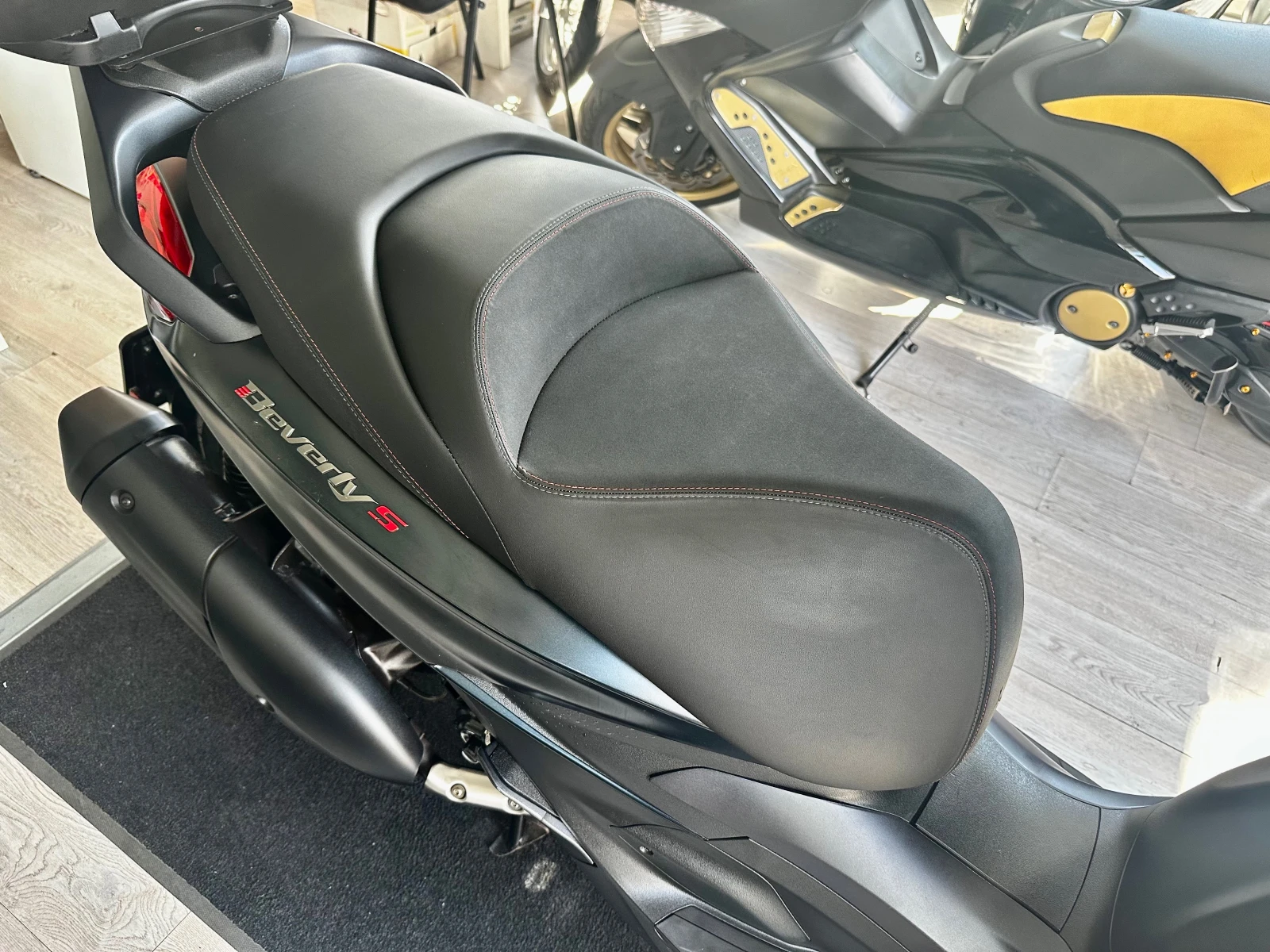 Piaggio Beverly 300hpe S 07.2021г. - изображение 4