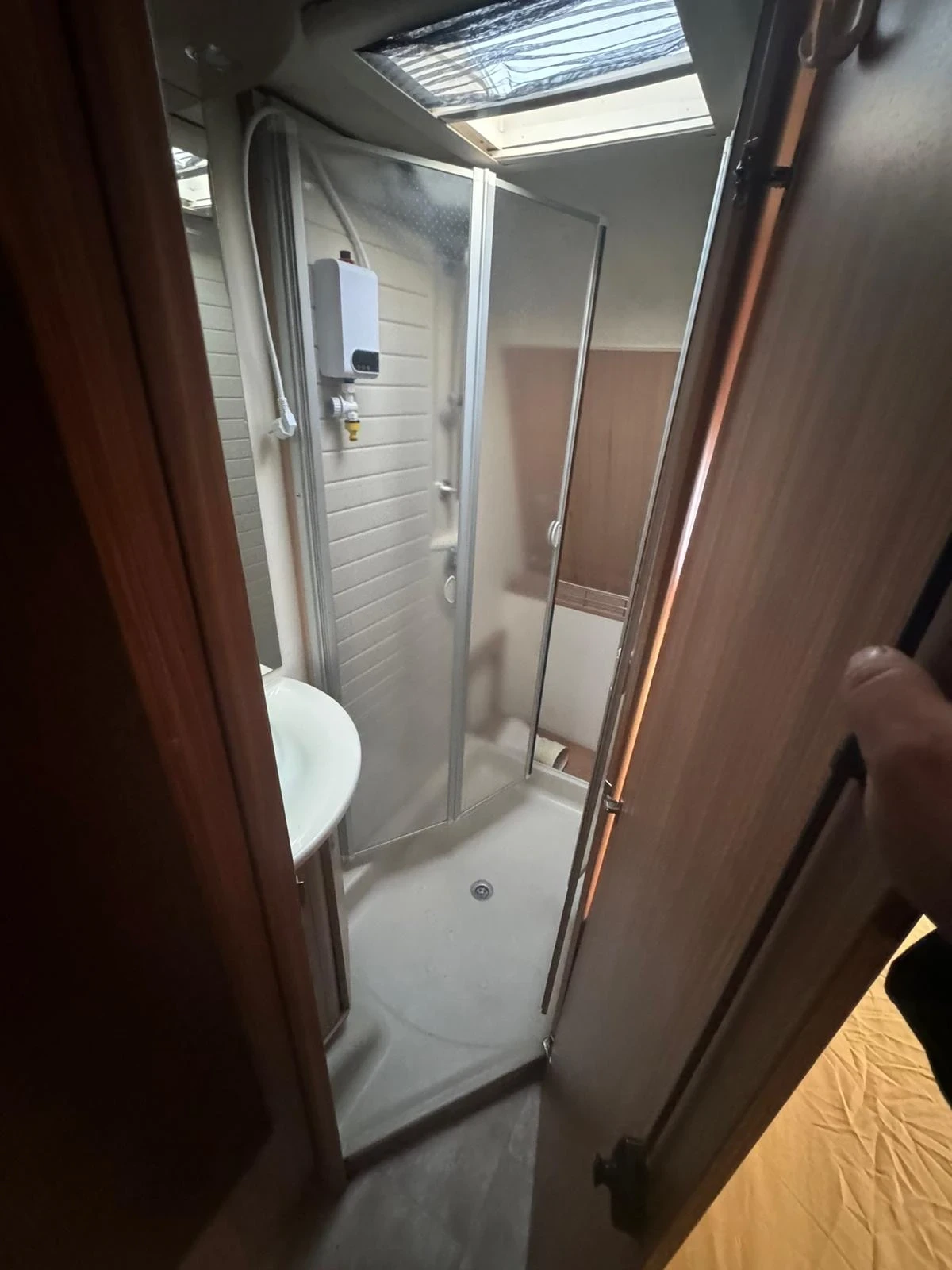 Каравана Caravelair 440, снимка 9 - Каравани и кемпери - 53712730