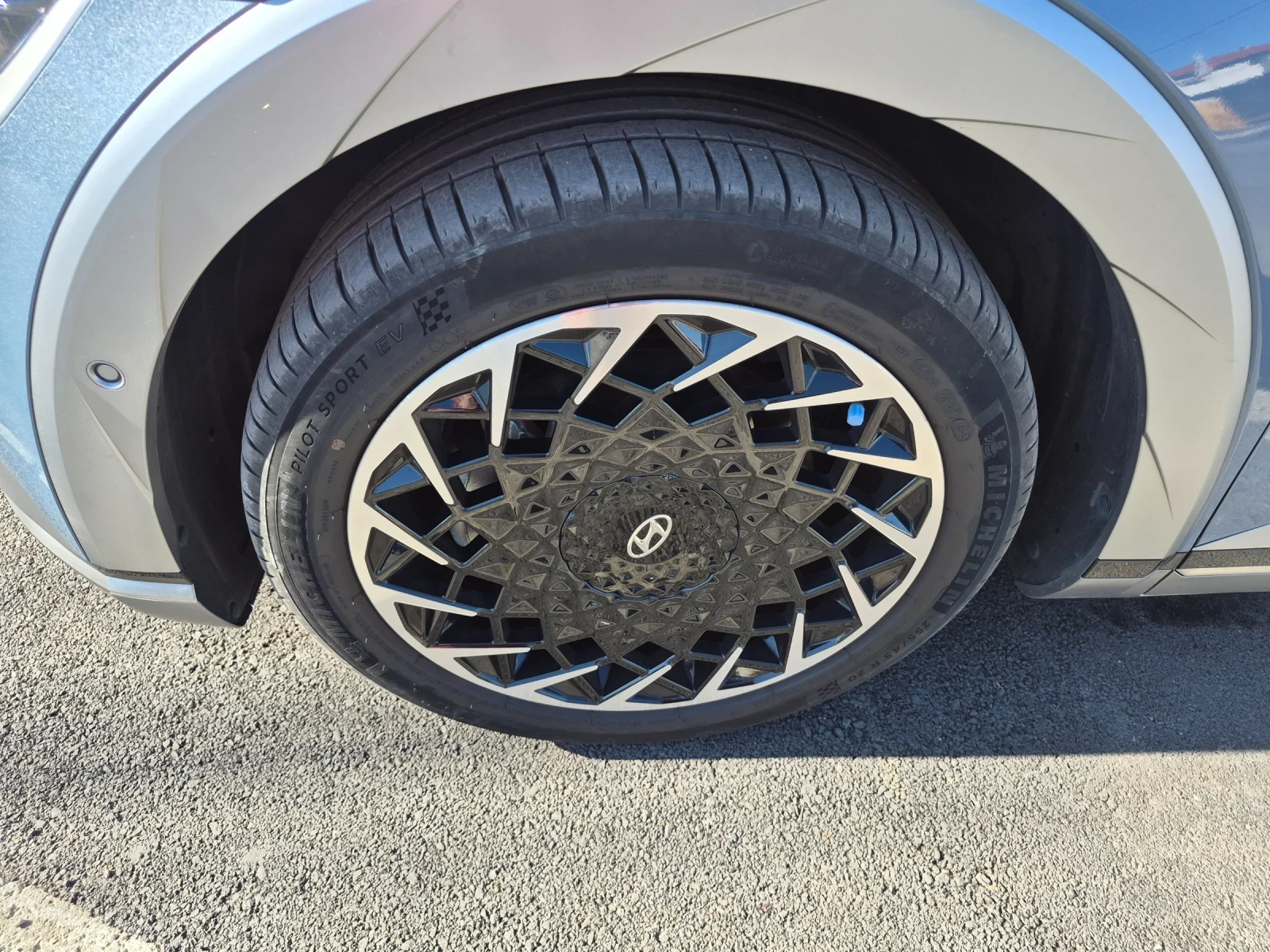 ���� � ������ 255/45R20 �� Hyundai Ioniq 5 | Mobile.bg � ����������� 1