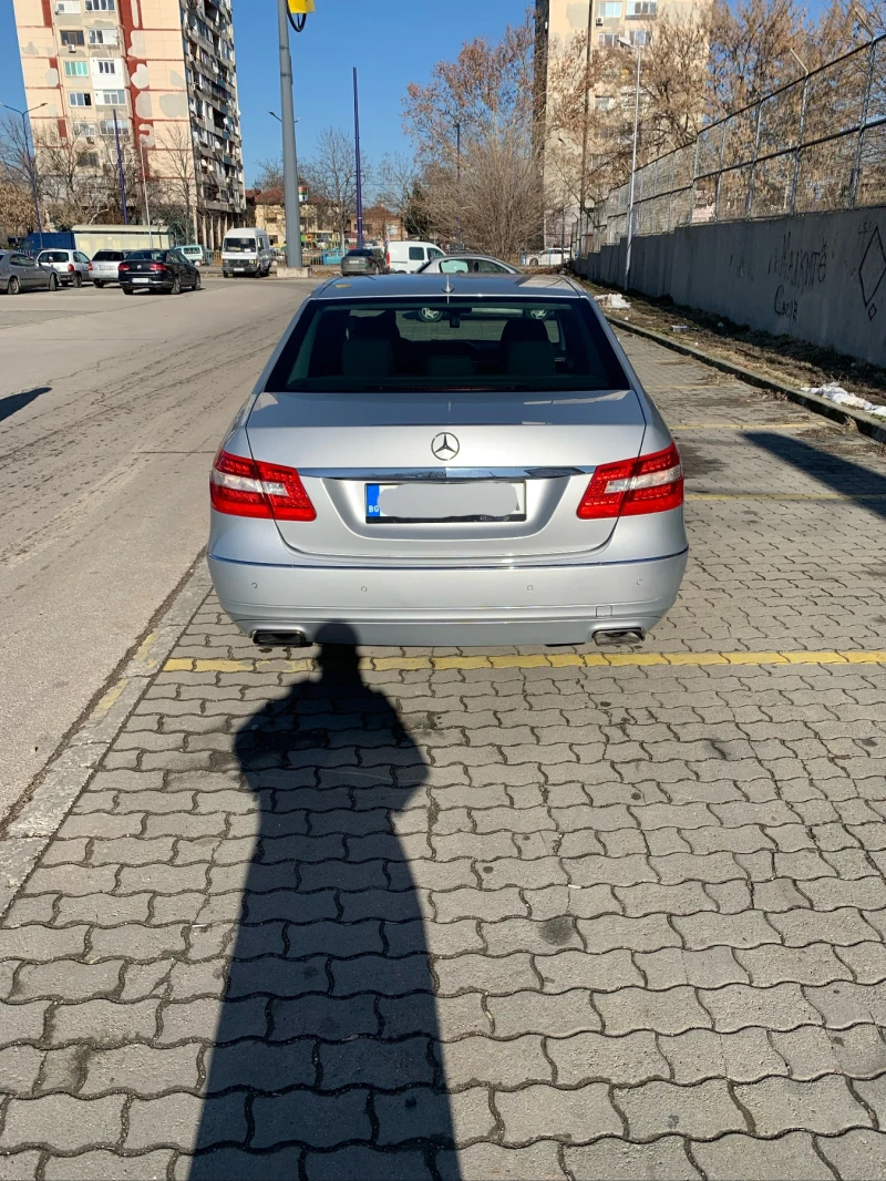 Mercedes-Benz E 220, снимка 3 - Автомобили и джипове - 48758354