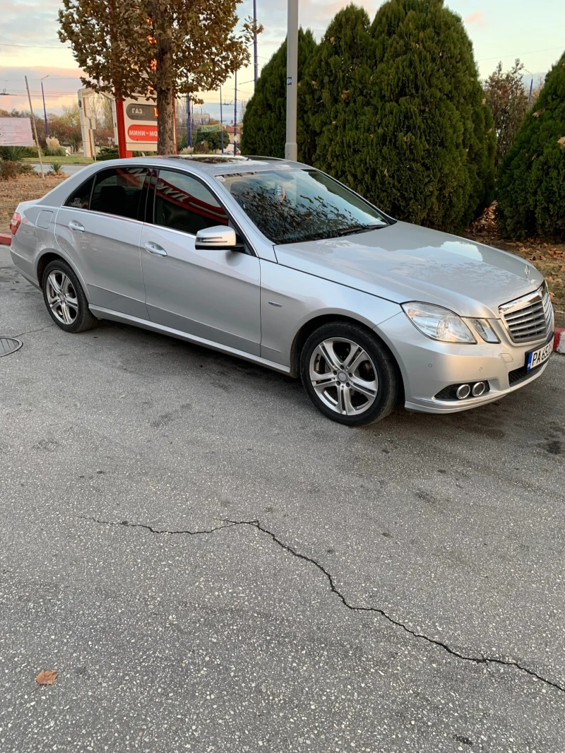 Mercedes-Benz E 220, снимка 2 - Автомобили и джипове - 47992652