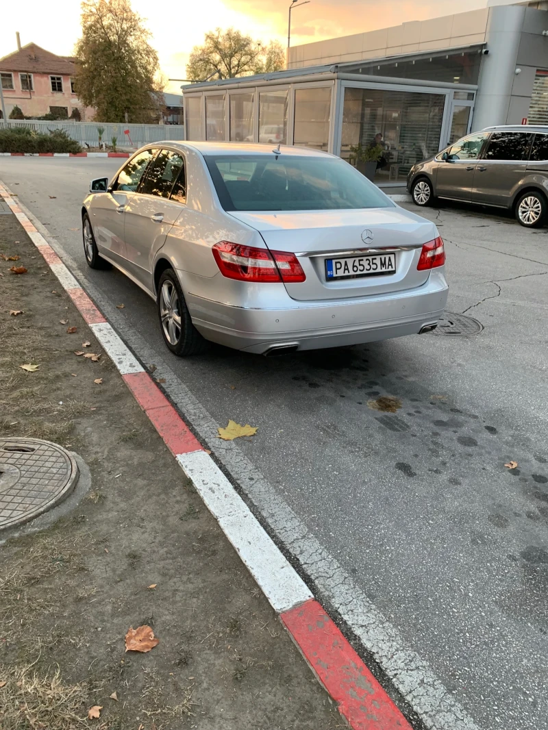 Mercedes-Benz E 220, снимка 6 - Автомобили и джипове - 47992652