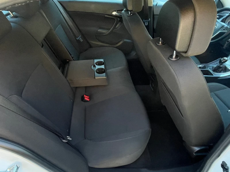 Opel Insignia 1.8 i A/C, снимка 7 - Автомобили и джипове - 52717545