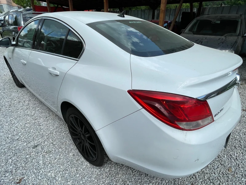Opel Insignia 1.8 i A/C, снимка 3 - Автомобили и джипове - 52717545